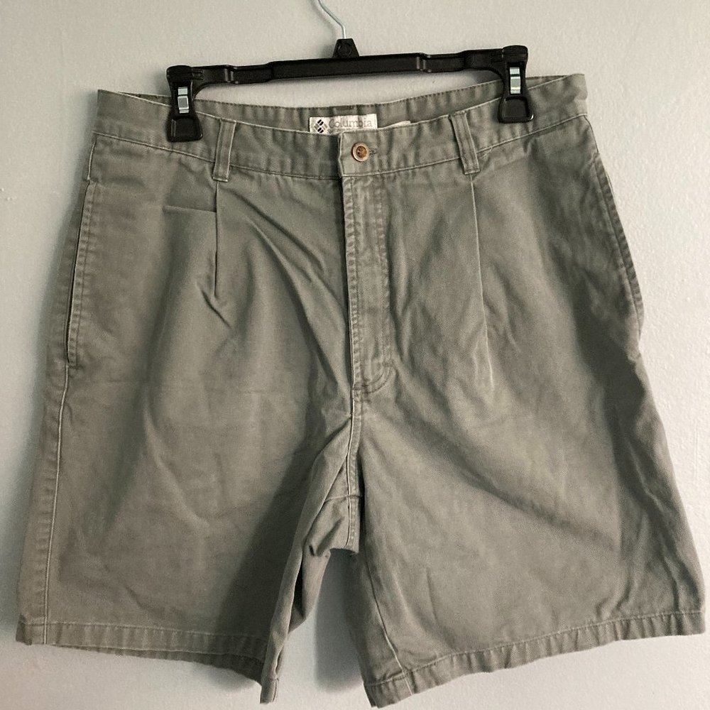 Columbia men’s vintage Chinos green Shorts Size 34